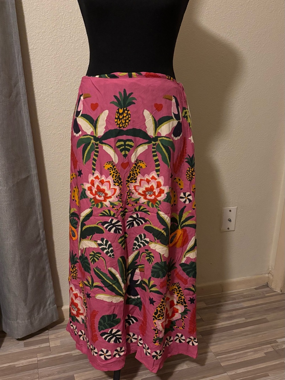 FARM Rio Pink Tropical Maxi Skirt with Green Botanical Print - Picture 4 of 12
